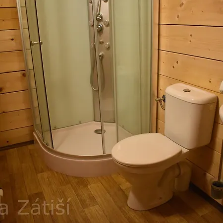 Casa de hóspedes Lesni Zatisi *